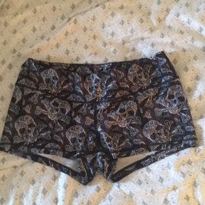FLEO Beast Worx Skully booty shorts size L